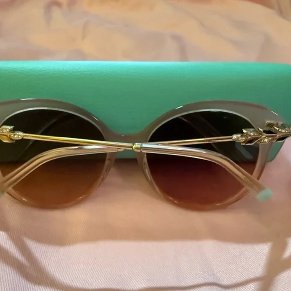 Tiffany & Co. Pink frame Sunglasses - Picture 4 of 6